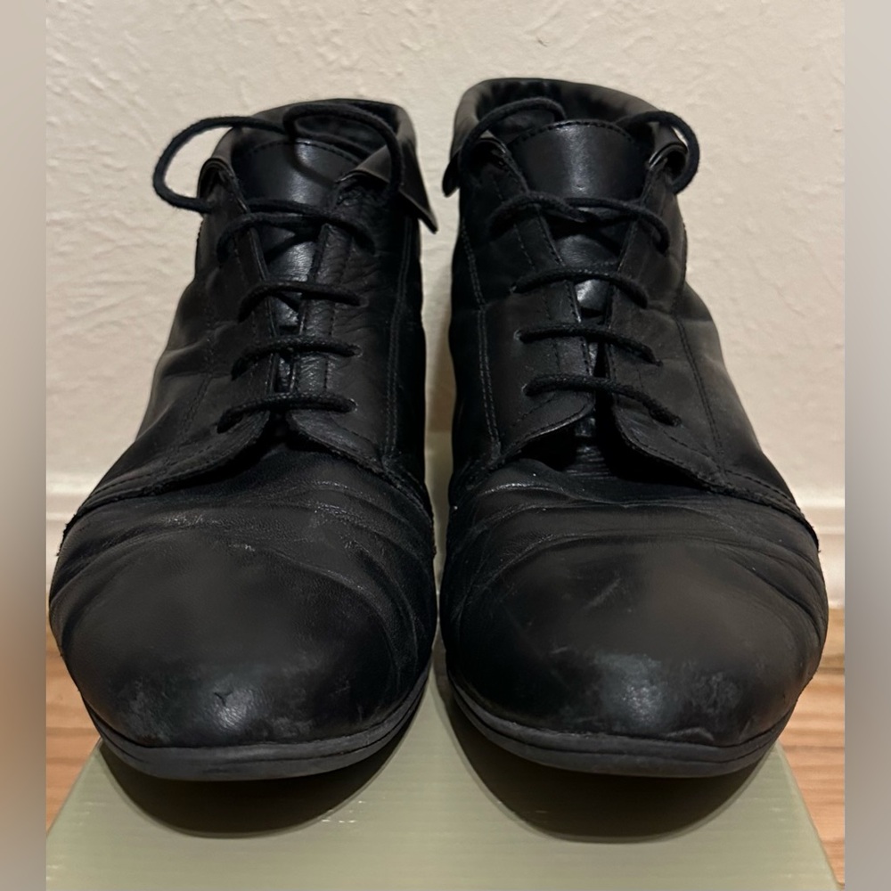 9 & Co Women’s 8 1/2 Leather Shoes/Ankle Boots